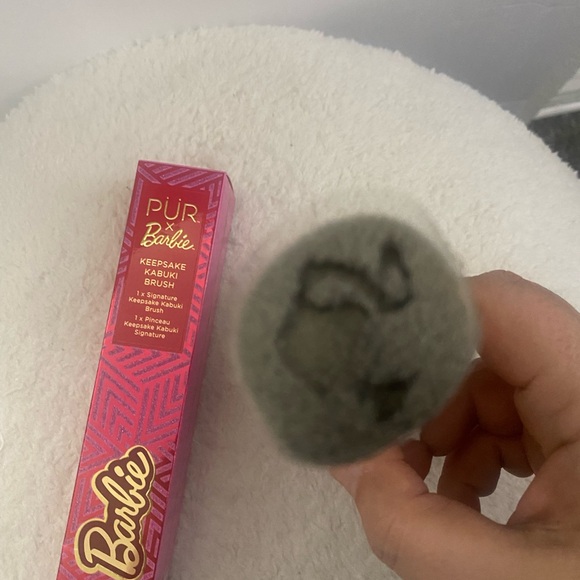 PUR x Barbie Keepsake Kabuki Brush - Pink and Gold - Picture 7 of 8